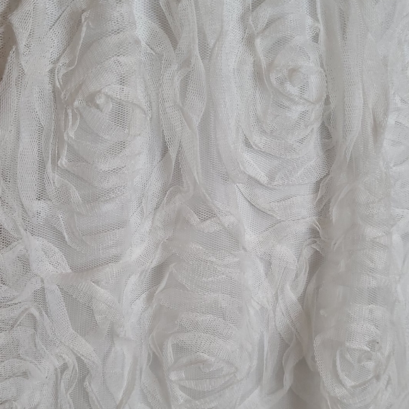 Stunning white strapless gown! - Picture 4 of 8